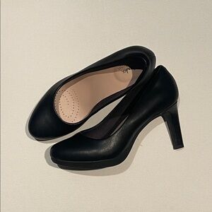 NWT Clarks Ambyr Joy | Black Leather Platform Pumps | Comfort Sole | Size 7